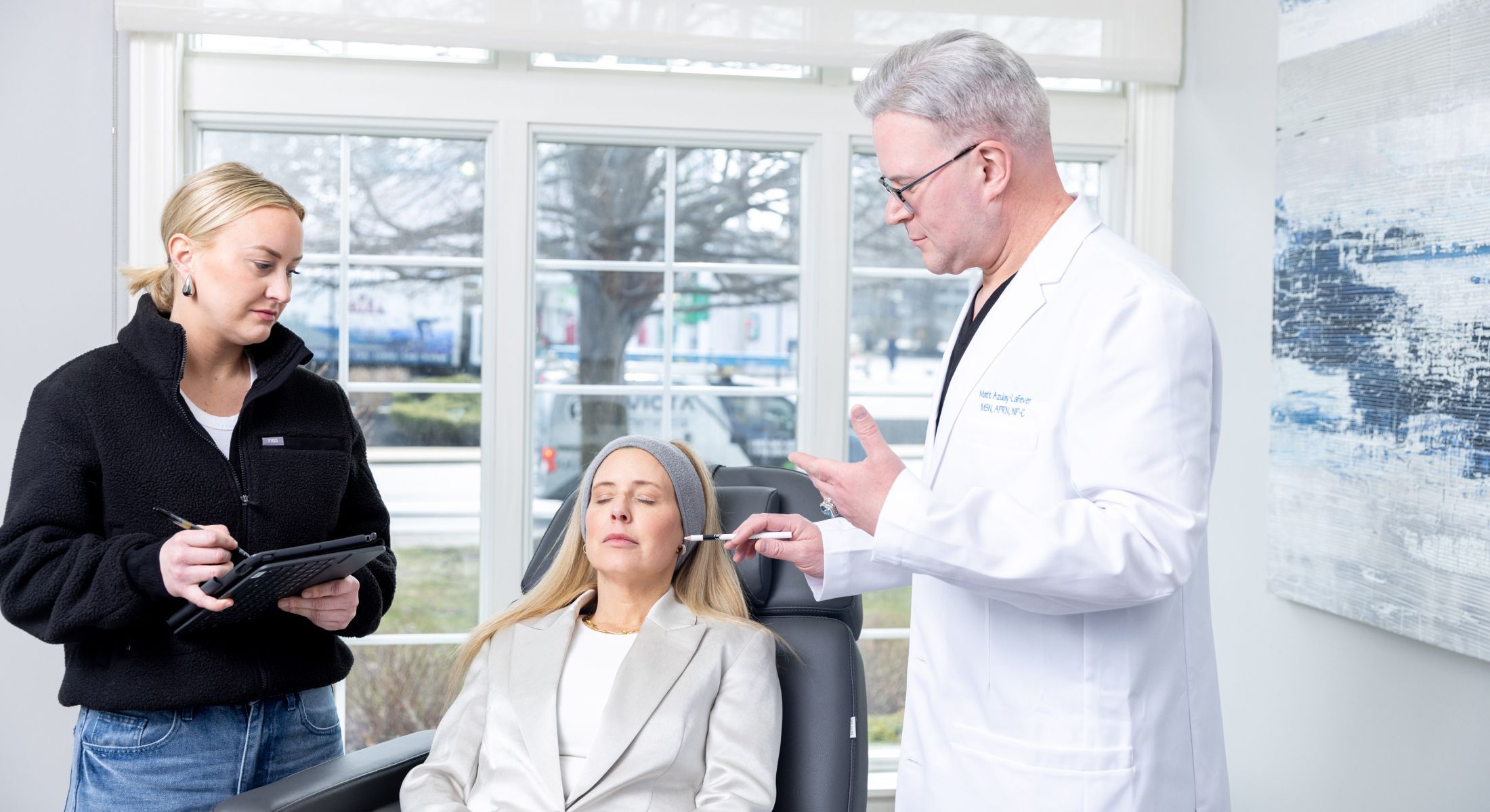 complication management student model and trainer with a patient model sitting in a chair